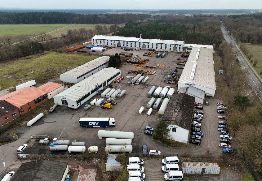 Das Werk in Nienburg ist eines der ältesten der Dehoust GmbH. Über die Jahre wurde die dortige Produktionsstätte immer wieder verändert, um hochwertige Stahlbehälter modern produzieren zu können.  